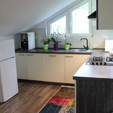 Nadja&dani アパート クレン・ヴァクフ